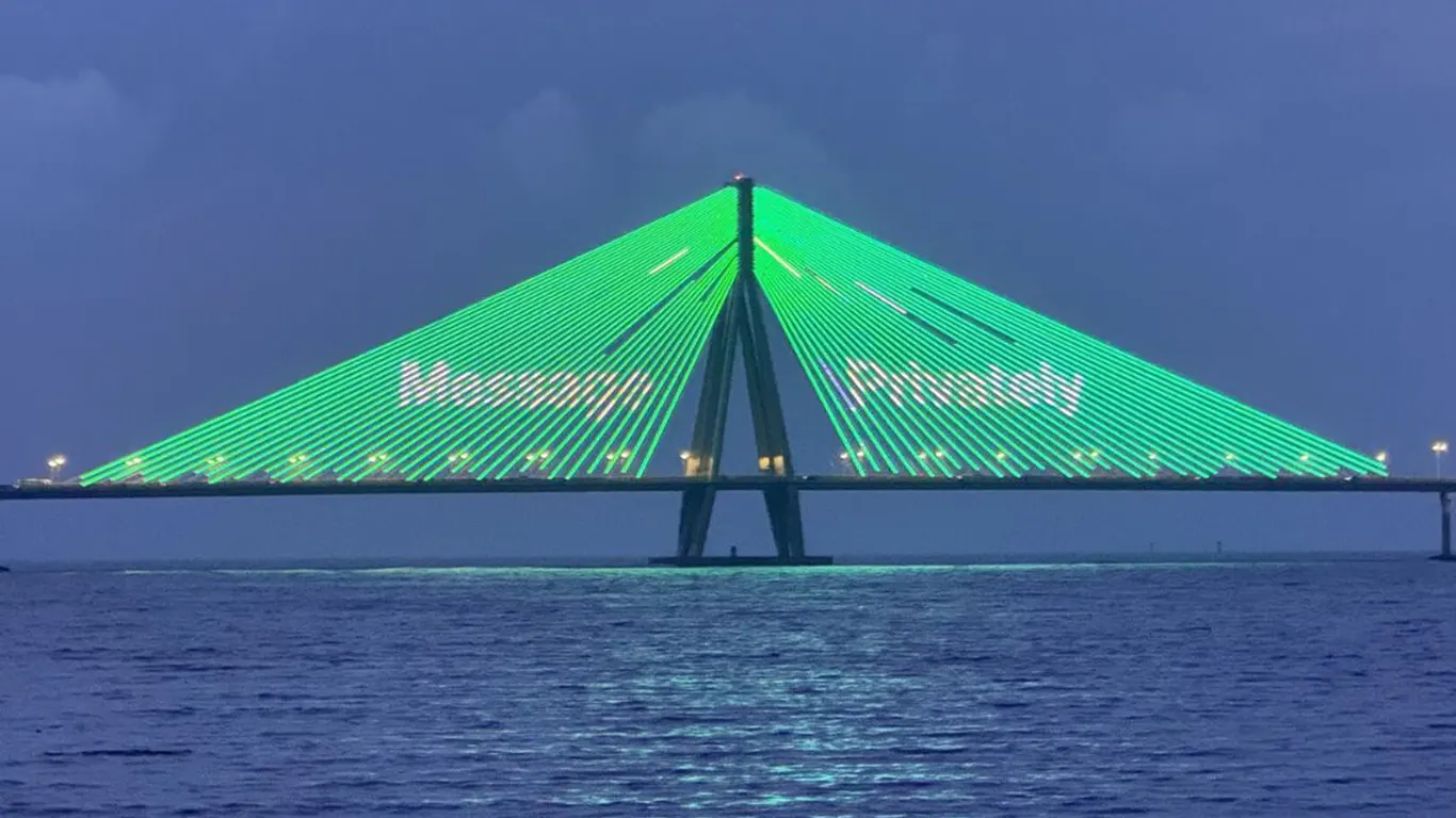 bandra whatsapp digital signage